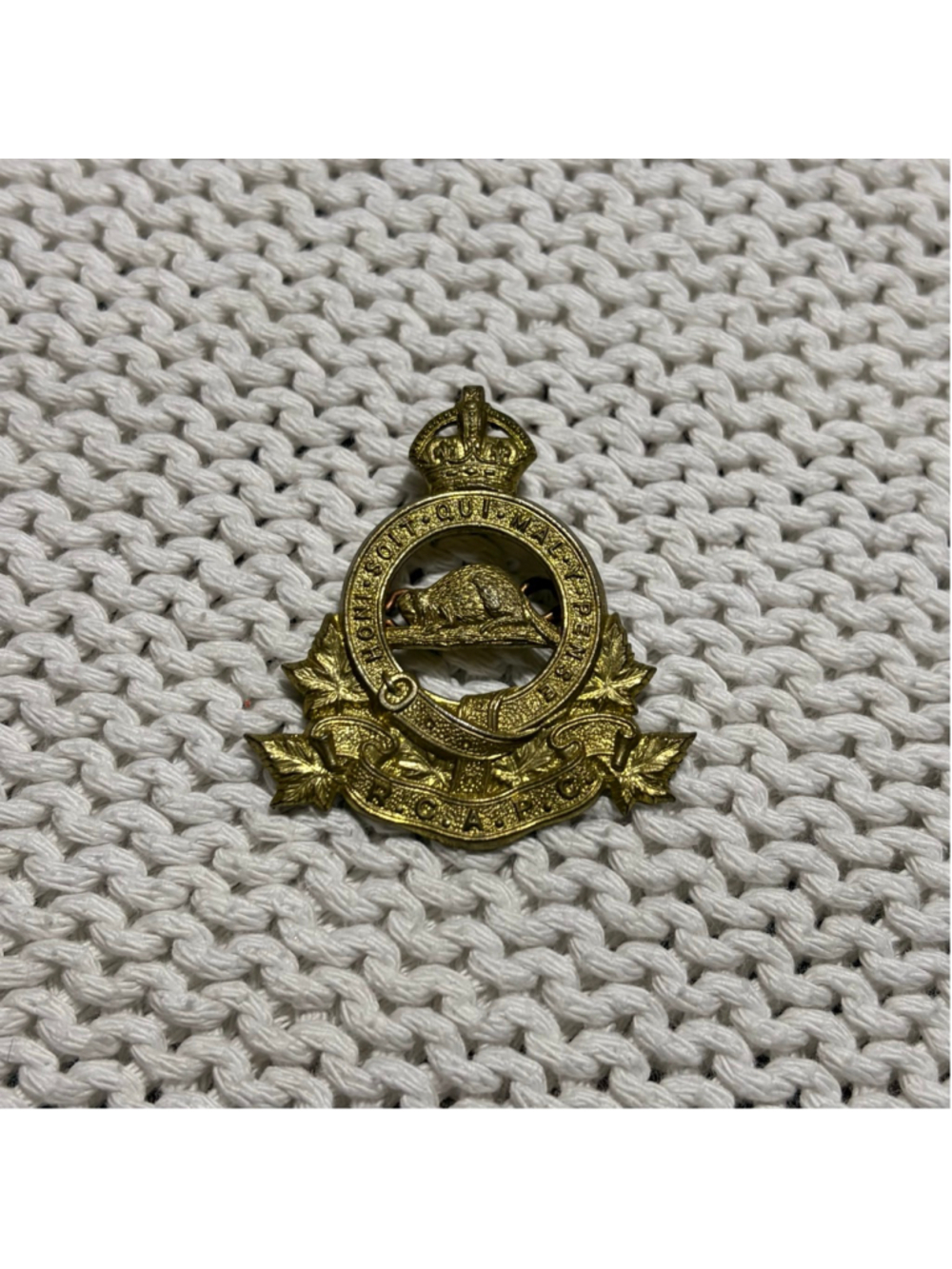 Royal Canadian Army Pay Corps Brass Cap Badge 1939-1945